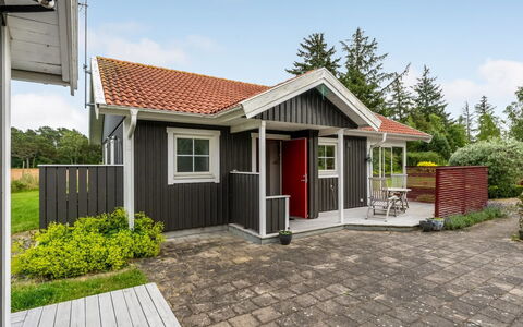 Thine - 800M from the Sea: Legna, Mobilia, Appartamento, Camera, Soffitto, Color Legno, Sedia, Latifoglie, Vernice, Legname
