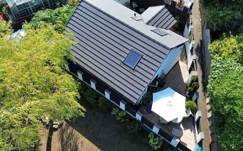 Torino Lodge: Tetto, Casa, Zona Residenziale, Casa, Pendenza, Estate, Design, Raccordo, Energia Solare, Illuminazione Diurna