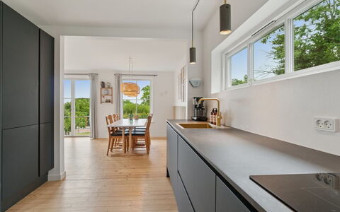 Hermine - 250M from the Sea: Pavimentazione, Interior Design, Cucina, Controsoffitto, Legna, Pavimento, Soffitto, Cabinetry, Mobilia, Casa
