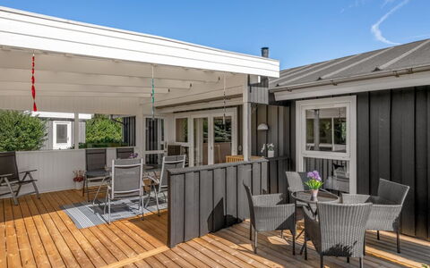 Anelise - 800M to the Fjord: Legna, Casa, Latifoglie, Porta, Deck, Materiale Composito, Shade, Color Legno, Plank, Portico