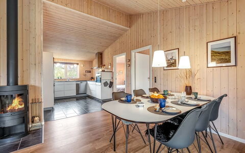 Anelise - 800M to the Fjord: Legna, Interior Design, Pavimentazione, Soffitto, Pavimento, Camera, Mobilia, Pavimento In Legno, Latifoglie, Soggiorno