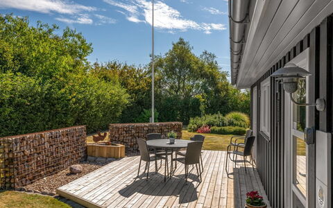 Anelise - 800M to the Fjord: Legna, Arbusto, Giardino, Lotto, Casa, Deck, Portico, Groundcover, Backyard, Latifoglie