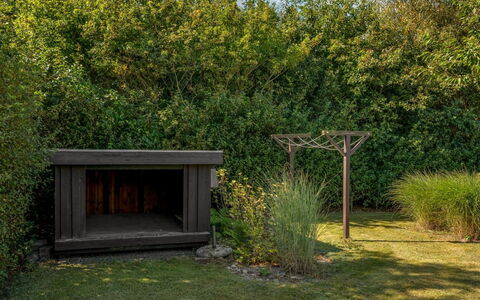 Anelise - 800M to the Fjord: Arbusto, Giardino, Backyard, Canidae