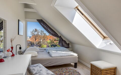 Paale - 208M from the Sea: Camera Da Letto, Letto, Interior Design, Mobilia, Soffitto, Legna, Biancheria, Pavimento, Lenzuolo, Bedding