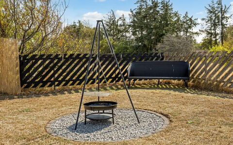 Paale - 208M from the Sea: Giardino, Prato, Shade, Backyard, Mobili Da Esterno
