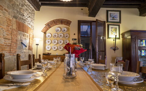 Country Historical House Lucca: Mobilia, Interior Design, Tavolo, Soffitto, Legna, Pavimentazione, Sedia, Sala Da Pranzo, Lampada, Cucina & Sala Da Pranzo Tavolo