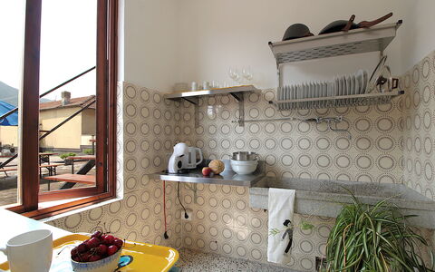 Casa Zaira: Pavimentazione, Interior Design, Pavimento, Cucina, Camera, Controsoffitto, Piastrella, Elettrodomestico Da Cucina, Rubinetto, Color Legno