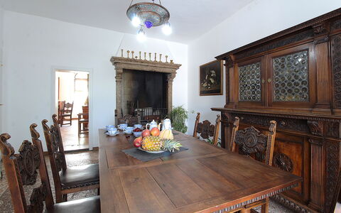 Casa Zaira: Mobilia, Legna, Interior Design, Tavolo, Sedia, Pavimentazione, Sala Da Pranzo, Cucina & Sala Da Pranzo Tavolo, Camera, Pavimento