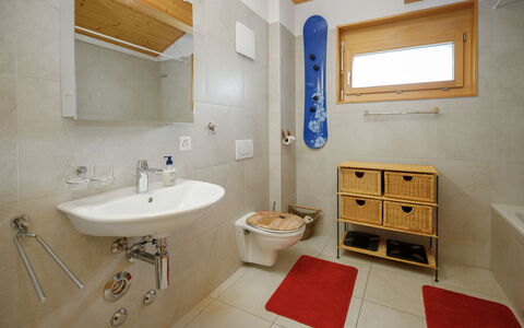 Mon Abri B: Pavimentazione, Idraulico Fixture, Interior Design, Pavimento, Legna, Lavello, Soffitto, Bagno, Camera, Rubinetto