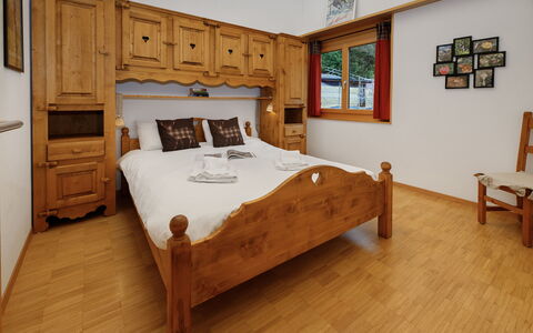Mon Abri B: Mobilia, Letto, Camera Da Letto, Legna, Interior Design, Lenzuolo, Bedding, Pavimentazione, Camera, Pavimento
