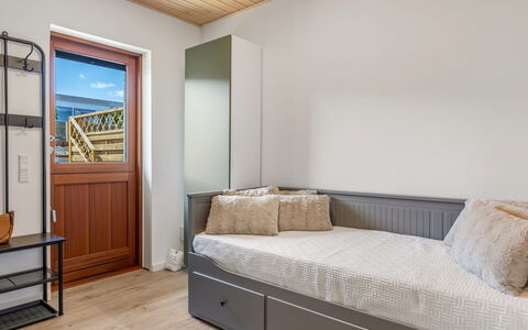 Kjera - 2.4Km from the Sea: Mobilia, Interior Design, Pavimentazione, Pavimento, Legna, Letto, Camera Da Letto, Camera, Soffitto, Illuminazione