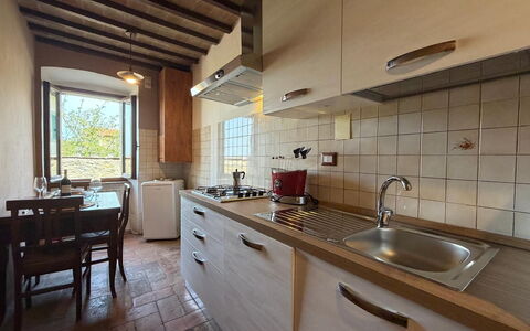 Appartamento Del Mercato: Controsoffitto, Pavimentazione, Cucina, Idraulico Fixture, Lavandino Della Cucina, Camera, Appartamento, Rubinetto, Soffitto, Cabinetry