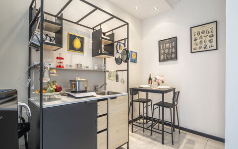 Casa Gioia In Lucca: Mobilia, Interior Design, Illuminazione, Pavimentazione, Casa, Camera, Tavolo, Pavimento, Cucina, Sedia