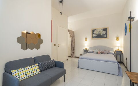 Casa Gioia In Lucca: Mobilia, Interior Design, Parete, Pavimentazione, Pavimento, Camera Da Letto, Soffitto, Camera, Letto, Illuminazione