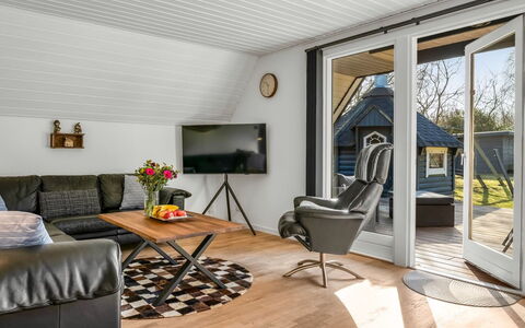 Hannele - 10Km from the Sea: Mobilia, Interior Design, Pavimentazione, Legna, Pavimento, Soffitto, Divano, Pavimento In Legno, Soggiorno, Camera