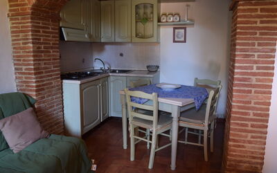 Arco Piccolo: Mobilia, Interior Design, Pavimentazione, Legna, Elettrodomestico Da Cucina, Cucina, Pavimento, Apparecchio Major, Camera, Soffitto