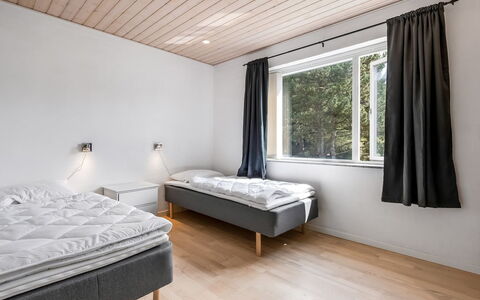 Jonce - 800M from the Sea: Legna, Soffitto, Pavimento, Camera Da Letto, Bedding, Letto, Latifoglie, Pavimento In Legno, Lenzuolo