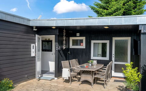 Nicklas - 250M from the Sea: Villetta, Backyard, Cortile, Edifici Giardino, Capannone, Raccordo, Mobili Da Esterno, Log Cabin, Struttura Esterna, Baracca