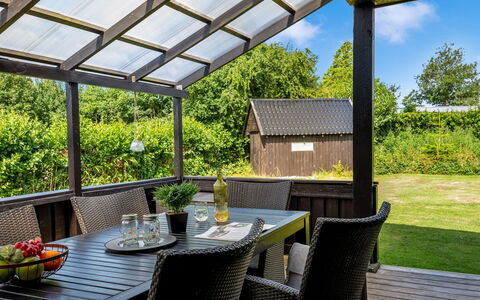 Nicklas - 250M from the Sea: Villetta, Backyard, Cortile, Edifici Giardino, Capannone, Raccordo, Mobili Da Esterno, Log Cabin, Struttura Esterna, Baracca