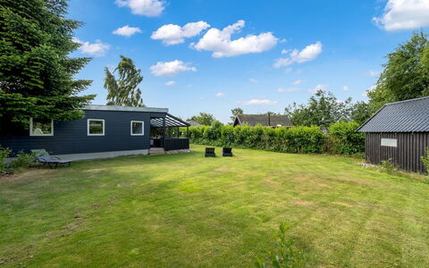 Nicklas - 250M from the Sea: Villetta, Backyard, Cortile, Edifici Giardino, Capannone, Raccordo, Mobili Da Esterno, Log Cabin, Struttura Esterna, Baracca