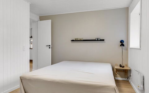 Nicklas - 250M from the Sea: Mobilia, Interior Design, Parete, Pavimentazione, Pavimento, Letto, Legna, Camera Da Letto, Soffitto, Camera