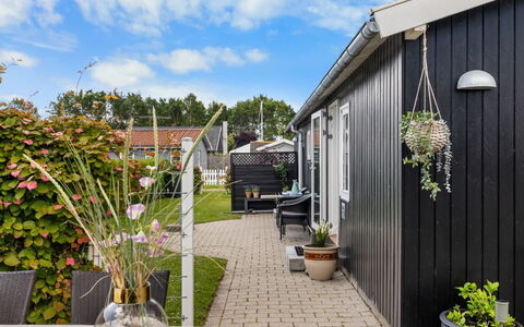 Daya - 75M from the Sea: Villetta, Backyard, Cortile, Edifici Giardino, Capannone, Raccordo, Mobili Da Esterno, Log Cabin, Struttura Esterna, Baracca