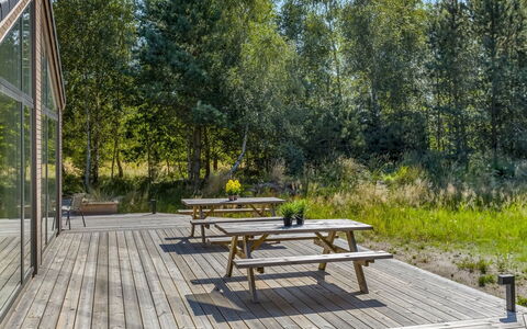 Aarthi - 575M from the Sea: Villetta, Backyard, Cortile, Edifici Giardino, Capannone, Raccordo, Mobili Da Esterno, Log Cabin, Struttura Esterna, Baracca