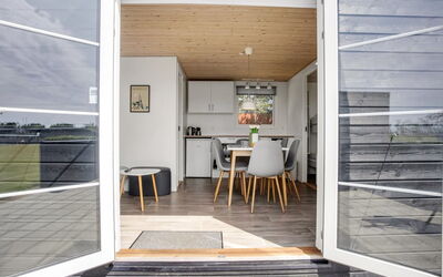 Alisia - 900M from the Sea