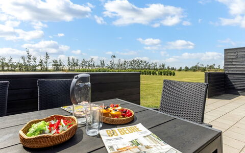 Lovis - 900M from the Sea: Villetta, Backyard, Cortile, Edifici Giardino, Capannone, Raccordo, Mobili Da Esterno, Log Cabin, Struttura Esterna, Baracca