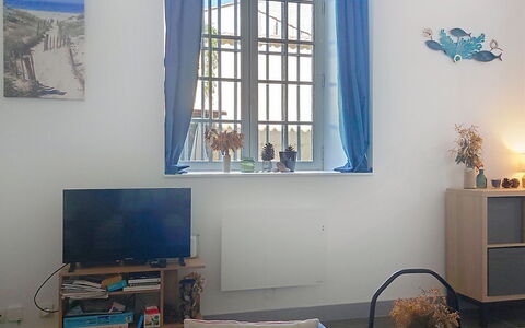 Le Couvent: Blu, Interior Design, Mobilia, Illuminazione, Camera, Pavimento, Soggiorno, Color Legno, Sedia