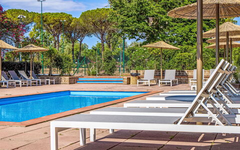 Capalbio 649: Mobili Da Esterno, Ricorrere, Shade, Piscina, Eco Hotel, Tempo Libero, Lettino, Landscaping, Sedia, Latifoglie