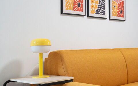 Aselli Home: Mobilia, Giallo, Interior Design, Divano, Soggiorno, Tavolo, Pavimento, Arancia, Pavimentazione, Illuminazione