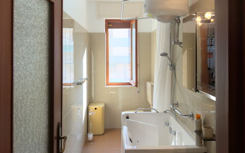 Casa Francy - Arma Di Taggia: Bagno, Idraulico Fixture, Interior Design, Pavimentazione, Parete, Pavimento, Rubinetto, Lavello, Lavandino Del Bagno, Idraulico