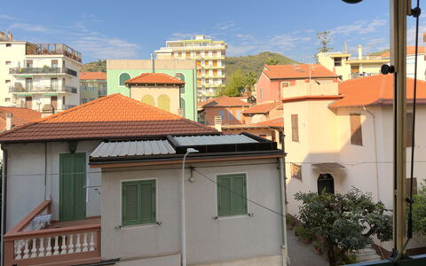 Casa Francy - Arma Di Taggia: Costruzione, Tetto, Zona Residenziale, Quartiere, Casa, Cittadina, Casa, Urban Design, Insediamento Umano, Appartamento