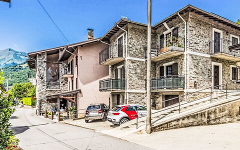 Beppe: Facciata, Architettura, Zona Residenziale, Casa, Casa, Insediamento Umano, Sobborgo, Balcone, Driveway