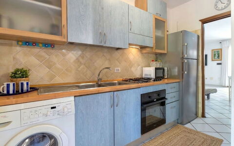 Rais 13: Apparecchio Major, Elettrodomestico Da Cucina, Cucina, Pavimentazione, Controsoffitto, Legna, Pavimento, Interior Design, Cabinetry, Elettrodomestico