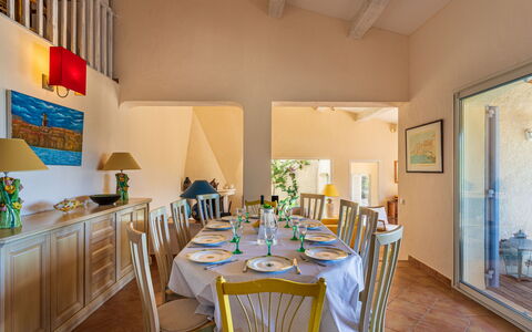 Manureva: Mobilia, Interior Design, Sedia, Pavimentazione, Tavolo, Cucina & Sala Da Pranzo Tavolo, Pavimento, Casa, Illuminazione, Sala Da Pranzo
