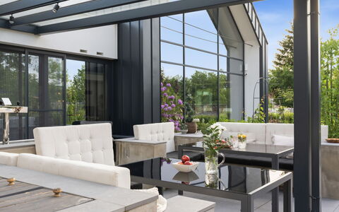 Luxury Retreat Resort: Mobilia, Interior Design, Illuminazione, Sedia, Tavolo, Casa, Divano, Pavimento, Soggiorno, Shade