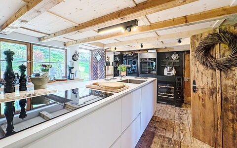 Winterberg: Pavimentazione, Cucina, Legna, Interior Design, Controsoffitto, Soffitto, Pavimento, Mobilia, Pavimento In Legno, Illuminazione