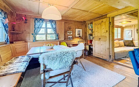 Winterberg: Legna, Mobilia, Interior Design, Casa, Soffitto, Camera, Pavimento, Soggiorno, Latifoglie, Villetta