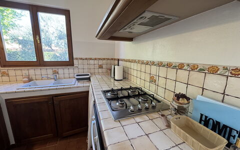 Dependance Egle: Cucina, Legna, Pavimentazione, Controsoffitto, Interior Design, Pavimento, Elettrodomestico Da Cucina, Cucina Stufa, Stufa A Gas, Camera