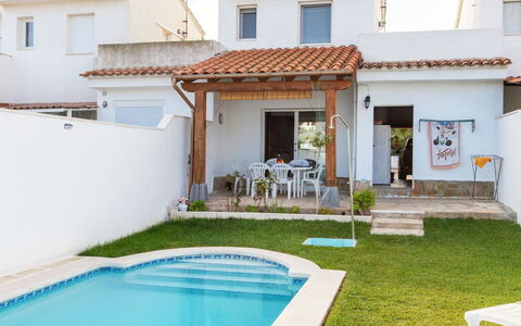 Montalt i: Acqua, Costruzione, Proprietà, Finestra, Pianta, Bianca, Piscina, Verde, Azzurro, Architettura