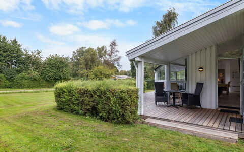 Tanita - 450M from the Sea: Casa, Tetto, Casa, Porta, Villetta, Shade, Giardino, Groundcover, Portico, Cortile