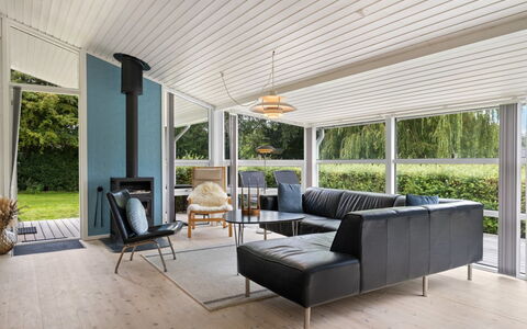 Tanita - 450M from the Sea: Casa, Tetto, Casa, Porta, Villetta, Shade, Giardino, Groundcover, Portico, Cortile
