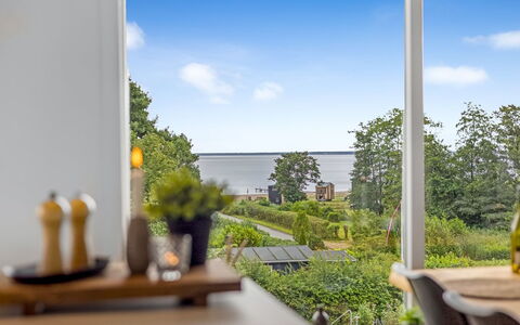 Kalevi - 150M from the Sea: Mobilia, Interior Design, Legna, Soffitto, Pavimentazione, Pavimento, Pavimento In Legno, Cucina & Sala Da Pranzo Tavolo, Tavolo, Lampada