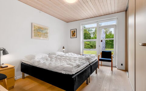 Jyrki - 100M from the Sea: Legna, Interior Design, Letto, Camera Da Letto, Pavimento, Soffitto, Pavimentazione, Mobilia, Casa, Lenzuolo