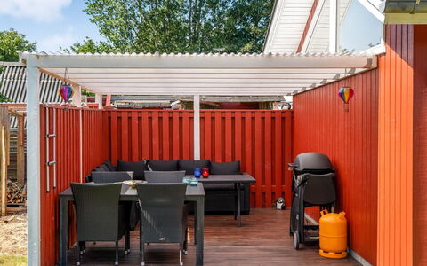 Sallie - 500M to the Fjord: Legna, Color Legno, Mobili Da Esterno, Shade, Deck, Latifoglie, Struttura Esterna, Giardino, Terrazza, Backyard
