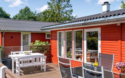 Sallie - 500M to the Fjord: Mobilia, Porta, Mobili Da Esterno, Sedia, Deck, Color Legno, Shade, Villetta, Portico, Latifoglie