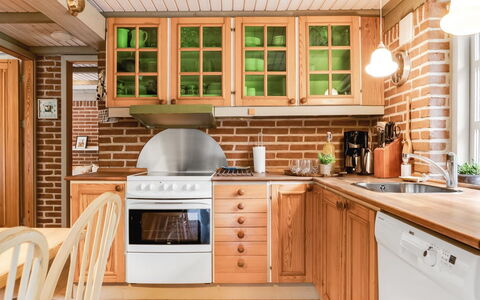 Hilaria - 2.1Km from the Sea: Cucina, Mobilia, Controsoffitto, Cabinetry, Legna, Interior Design, Elettrodomestico Da Cucina, Apparecchio Major, Pavimentazione, Cassetto