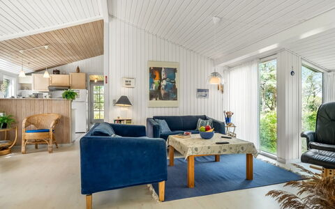 Saila - 1.2Km from the Sea: Legna, Mobilia, Interior Design, Casa, Soffitto, Soggiorno, Divano, Villetta, Sedia